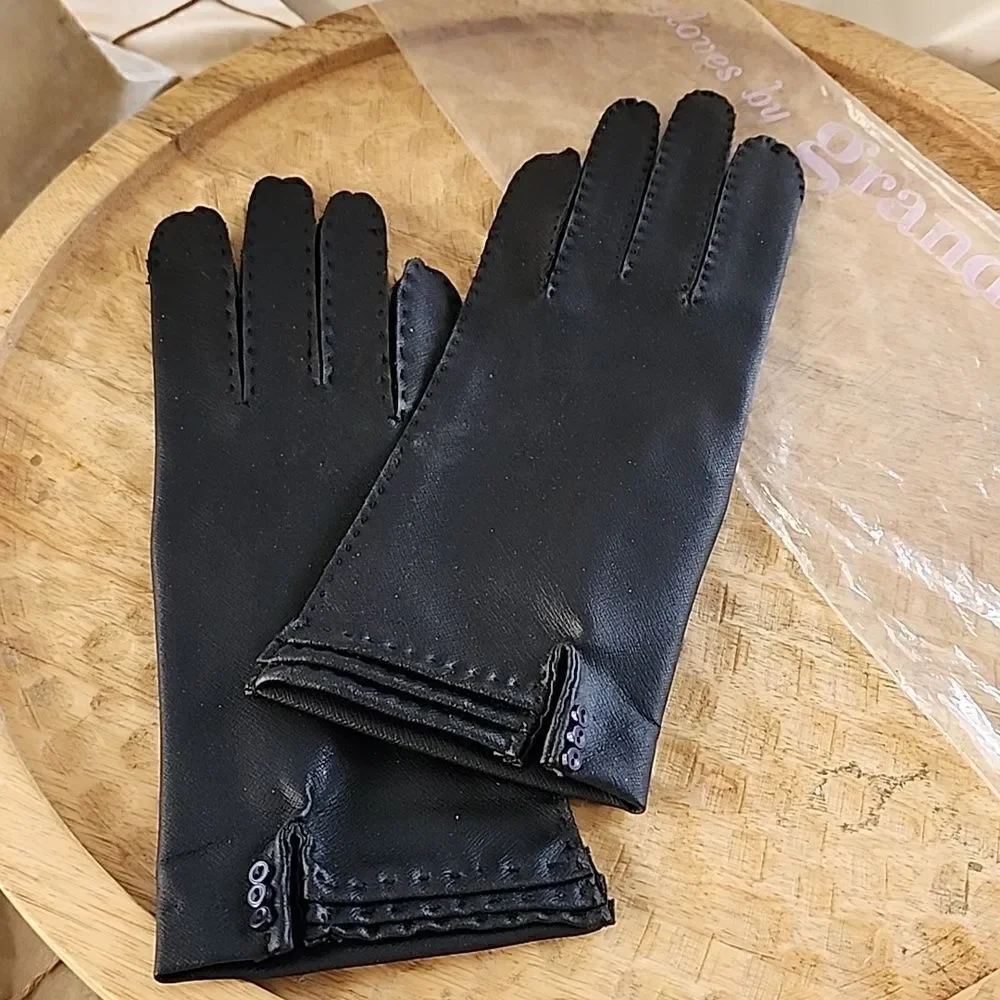 Vintage Luxury Handstitched Grandoe matte  Black Pleated Button Detail Gloves