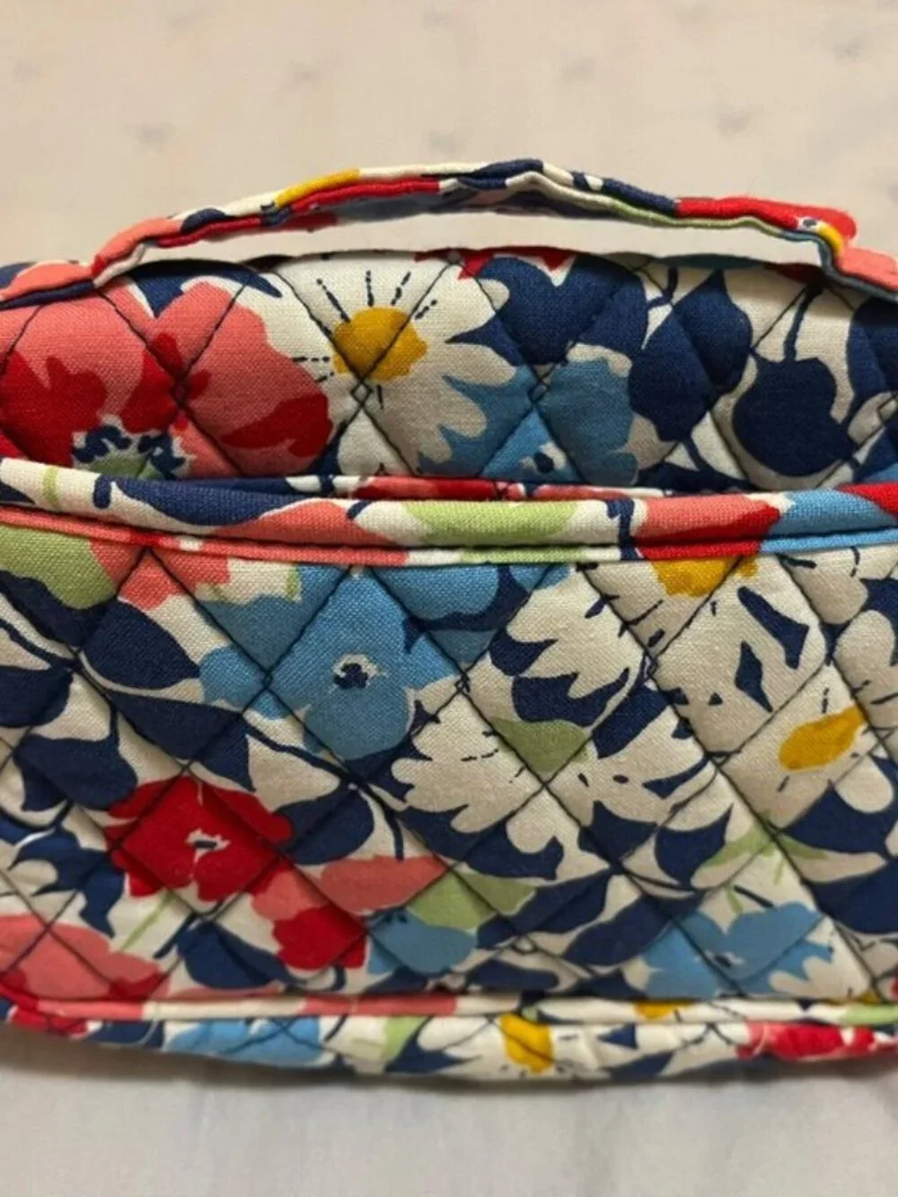 LIKE NEW Vera Bradley quilted cotton hanging cosmetic organizer SUMMER COTTAGE