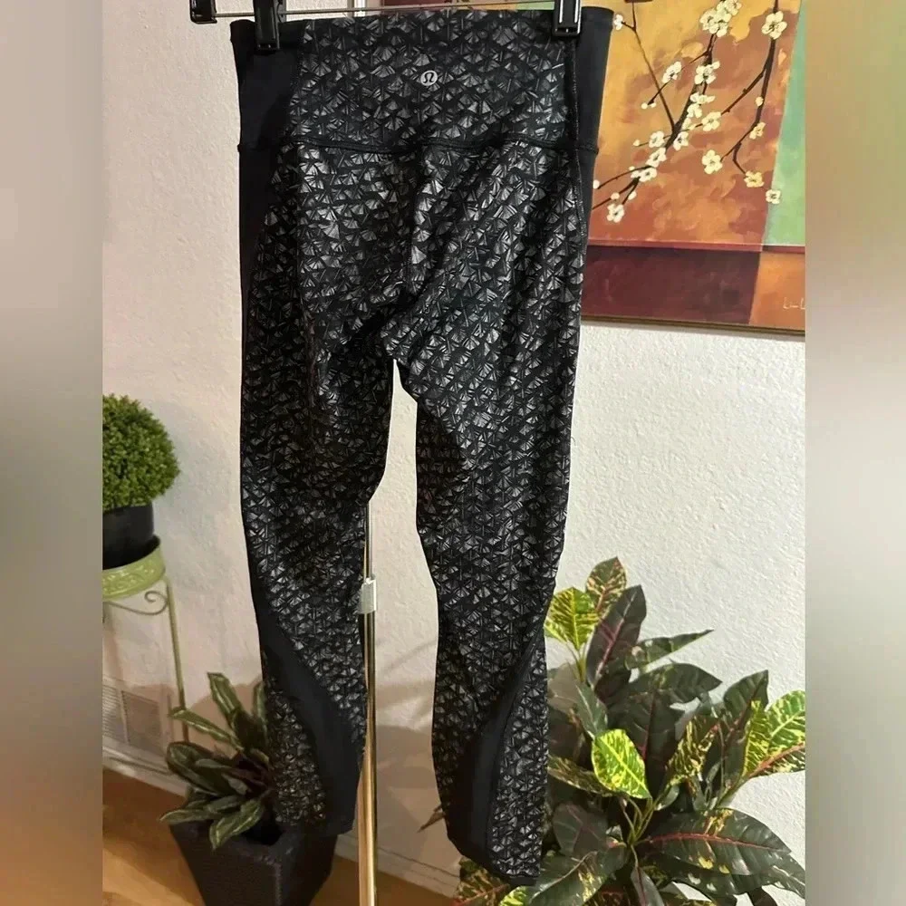 Lululemon Athletica leggings size 4
