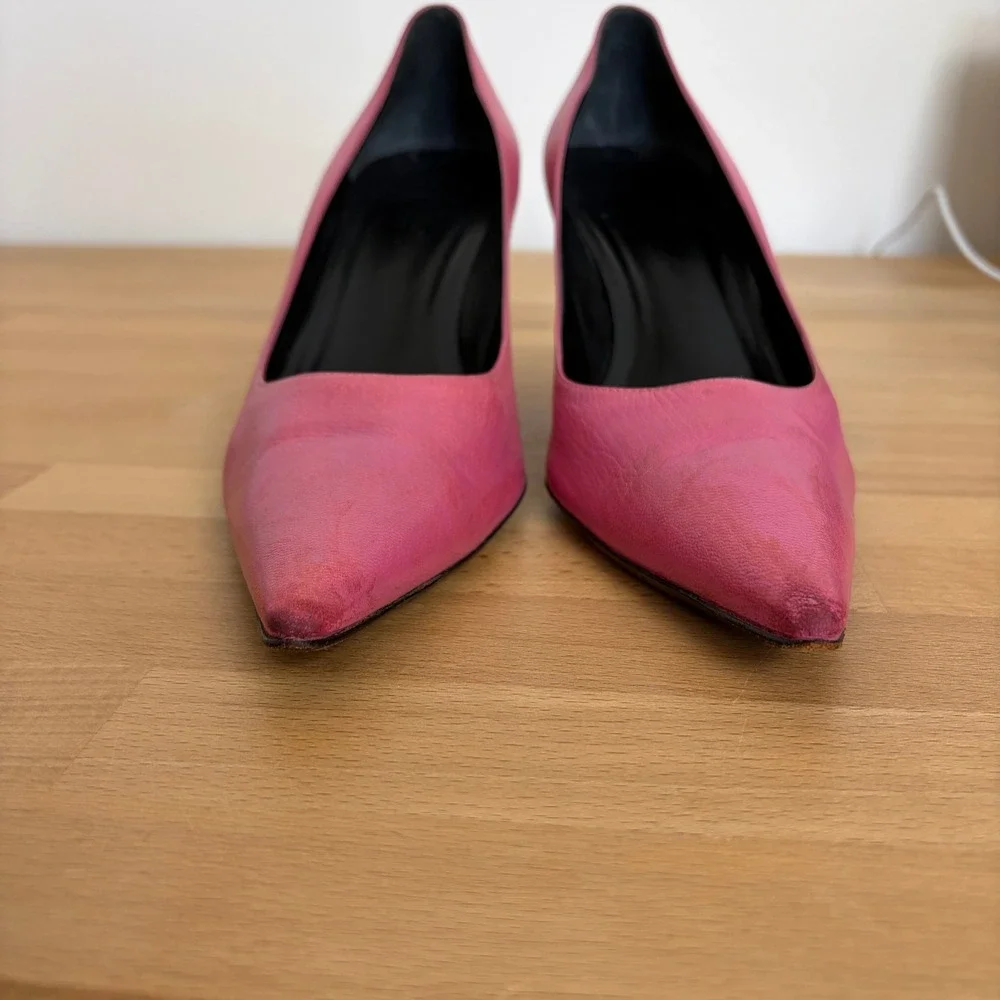 Gucci fuchsia pumps