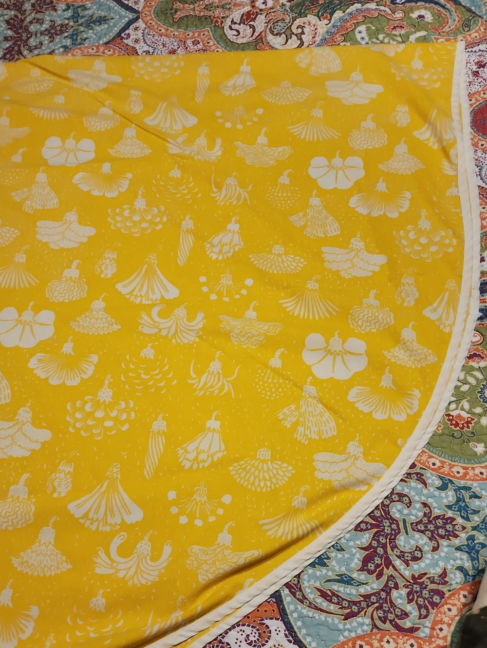 MCM Vintage Oval Yellow Dandelion-Like Floral Tablecloth 60x80