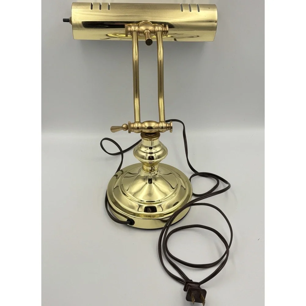 Underwriters Laboratories bulb homage foot