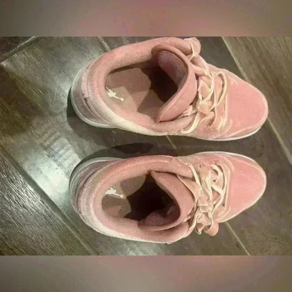Nike worn twice