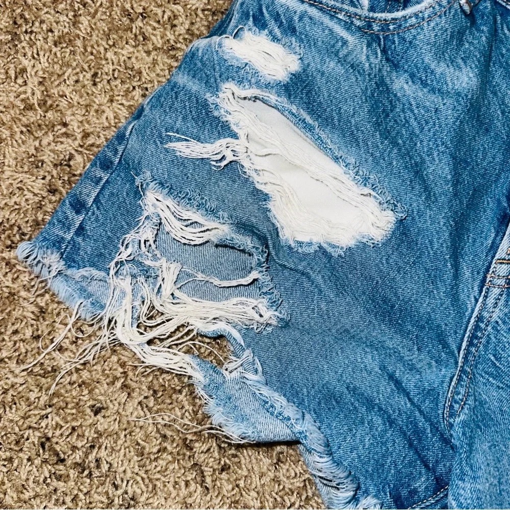 American Eagle Outfitters stylish distressed