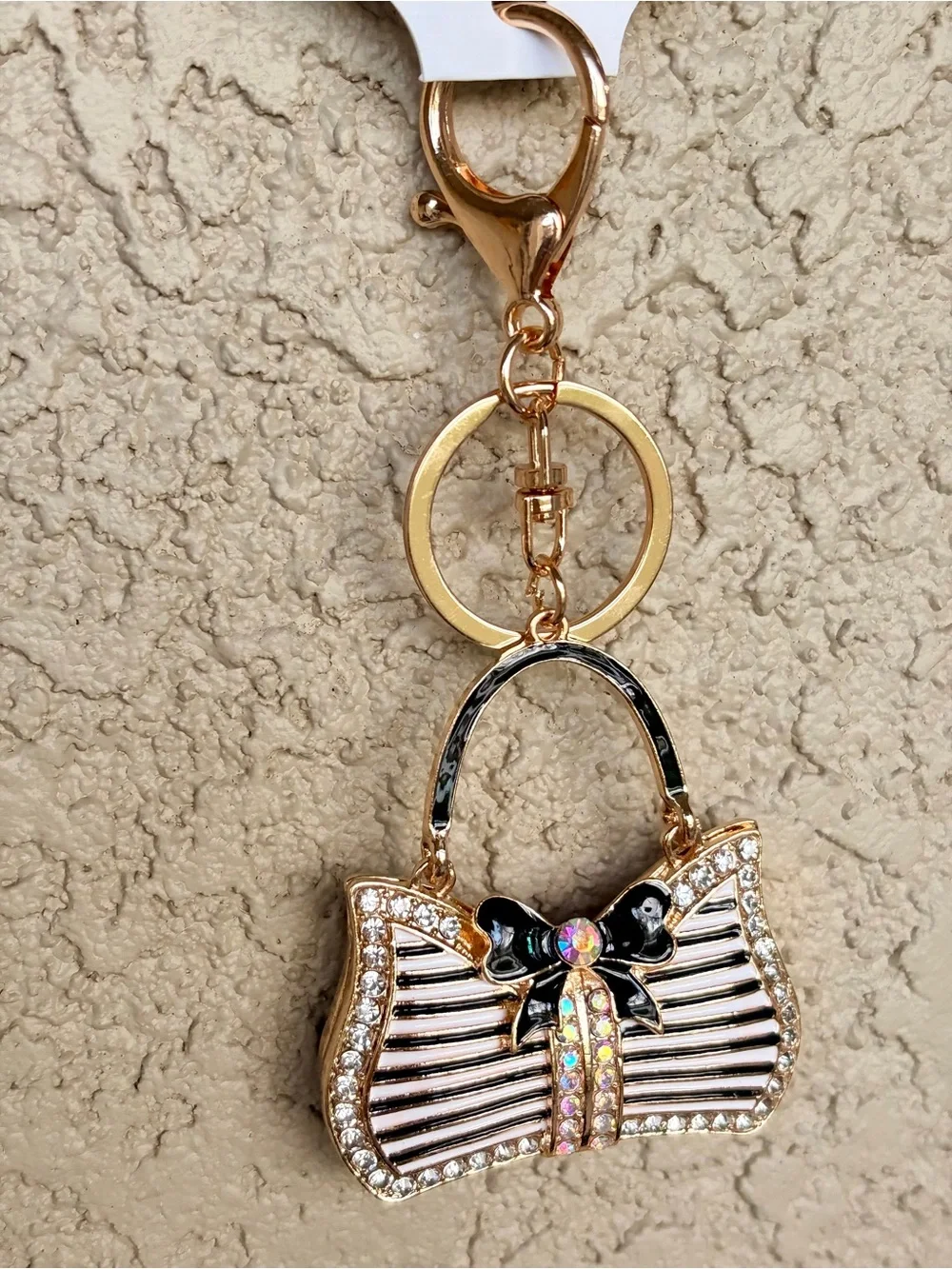 Source Unknown chic purse