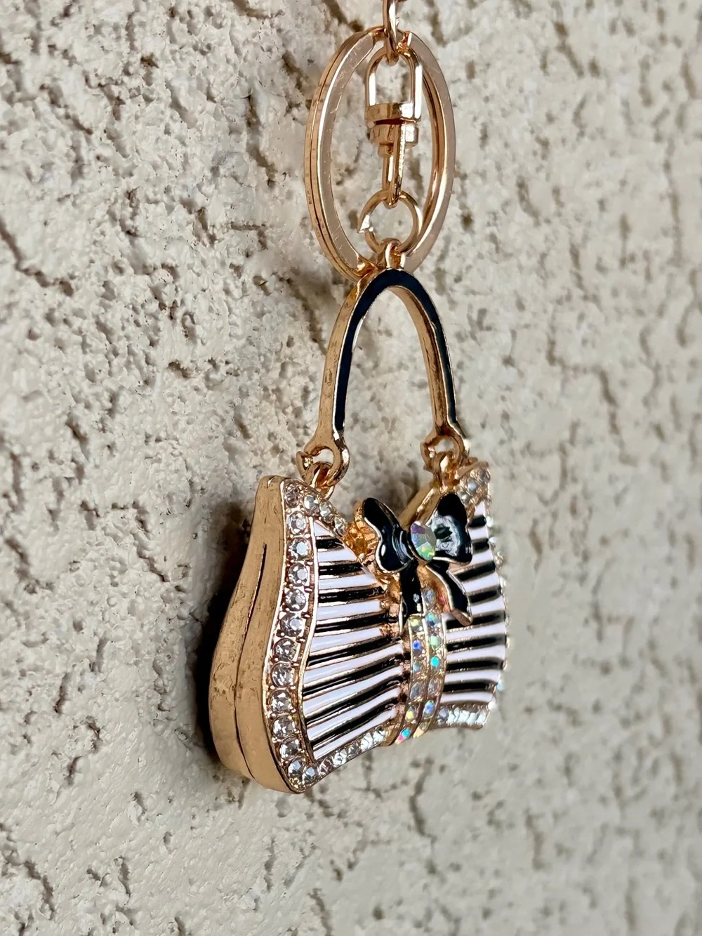 Source Unknown chic purse