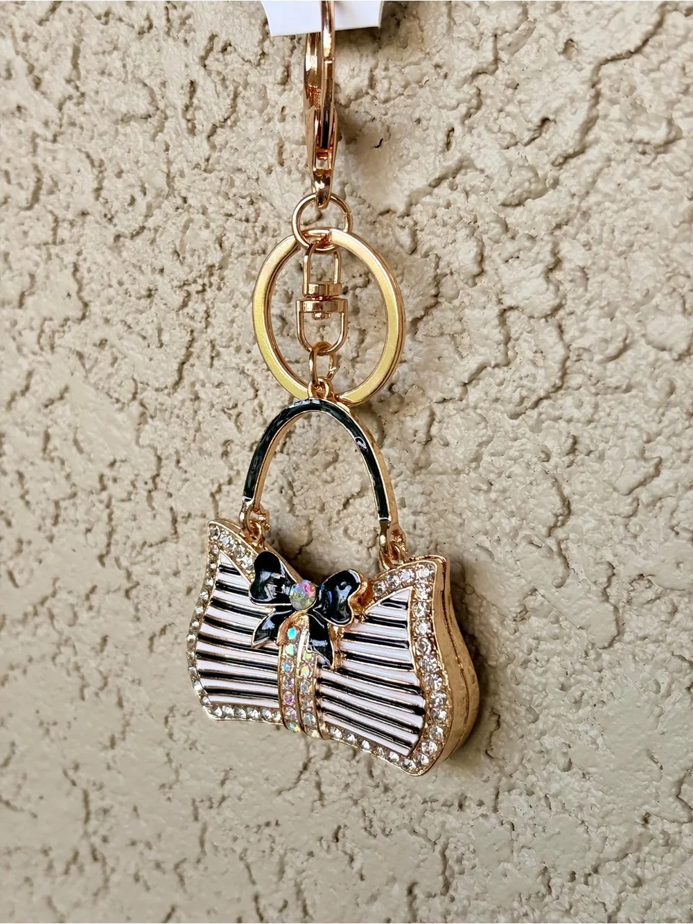 Source Unknown chic purse