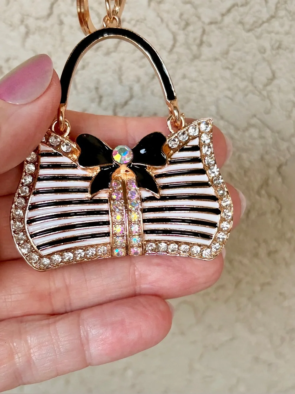 Source Unknown chic purse