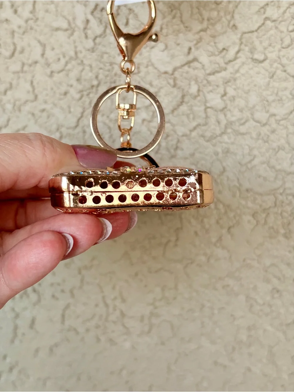 Source Unknown chic purse