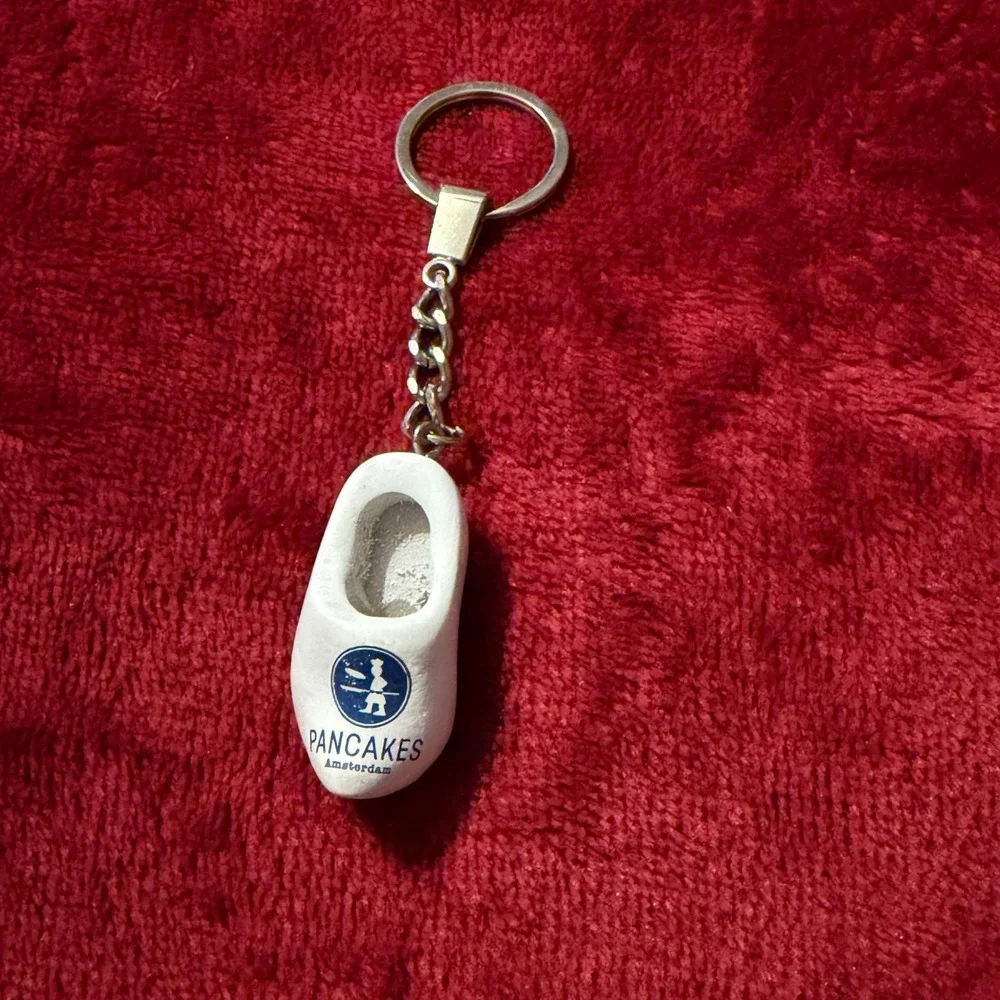 PANCAKES Amsterdam Holland Souvenir Keychain White‎ Dutch Wooden Shoe Clog Blue