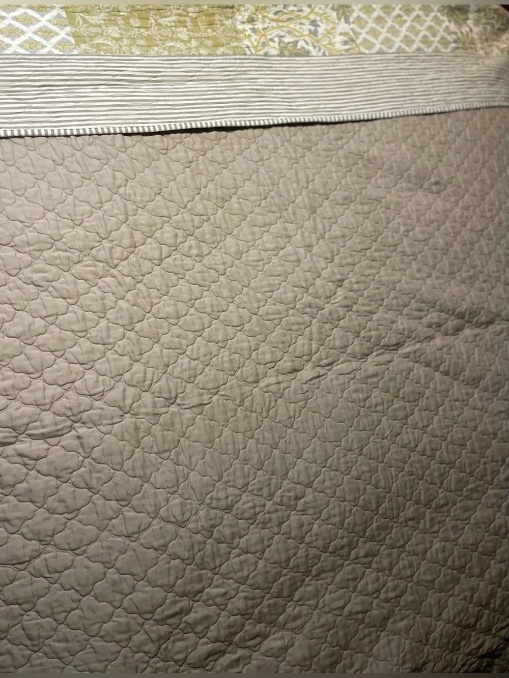 Heavy! JCPENNY. Quilt 86”x84” in bl/gray, gold, tan, & cream. 100% Cotton