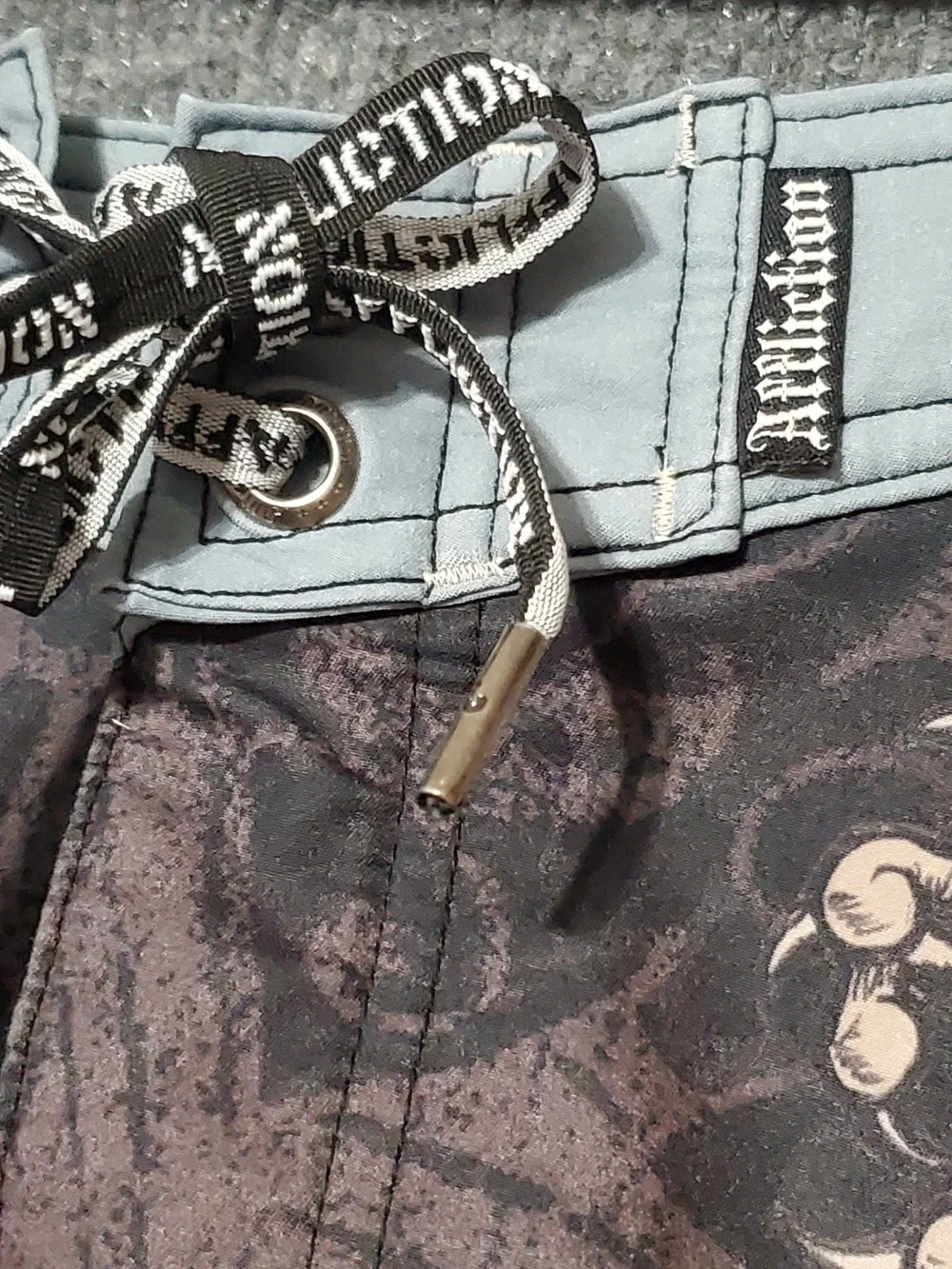 Vintage Y2K Affliction Skull Medallion Grey Black Board Shorts Mens 34 Eagle