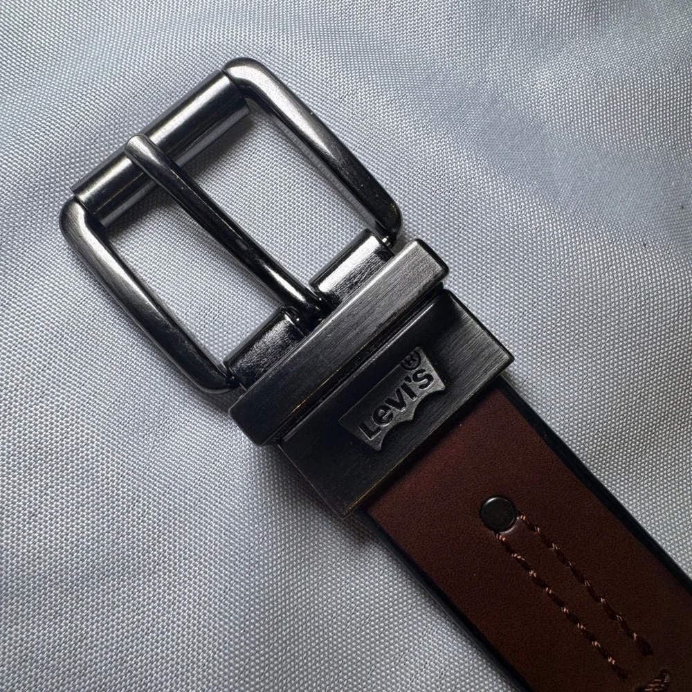 Levis transitioning total oval