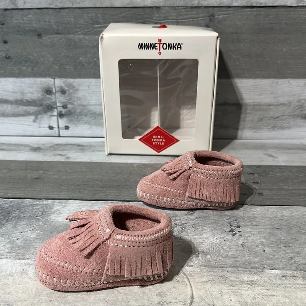 Minnetonka Mini-Tonka Style Pink Suede Moccasins‎ Size 1 (3-6m)