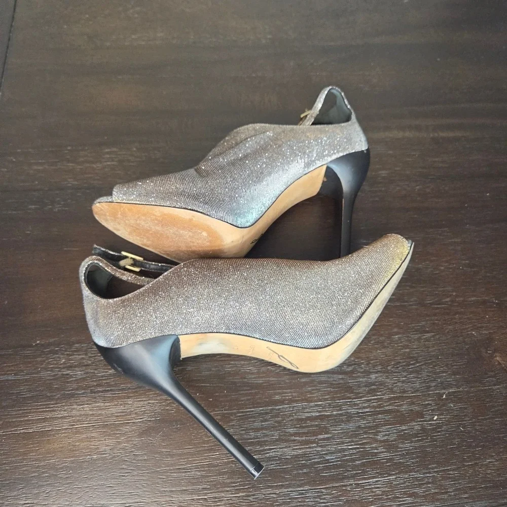 B Brian Atwood turn heads