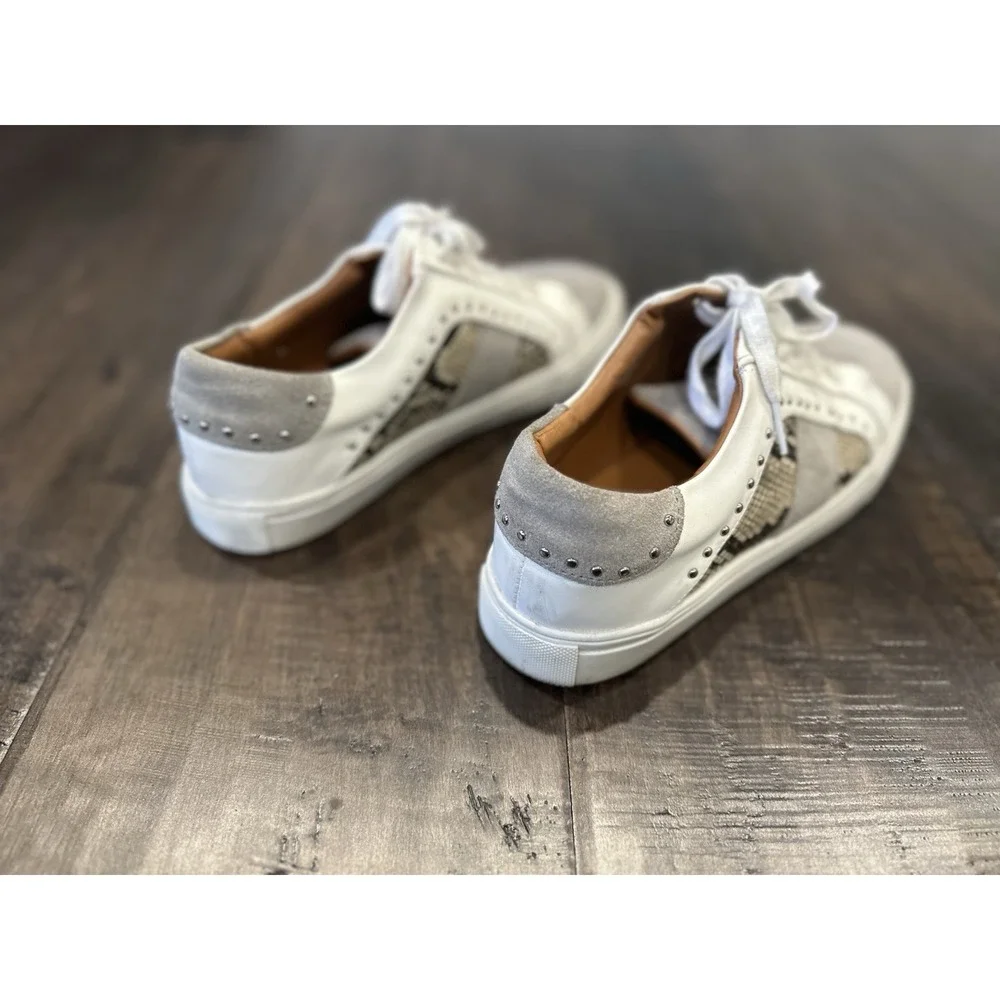 Steve Madden sneaker width