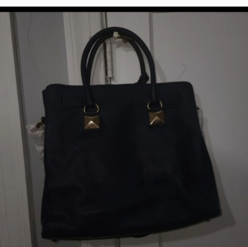 VERY RARE HTF Michael kors navy studded PYRAMID satchel