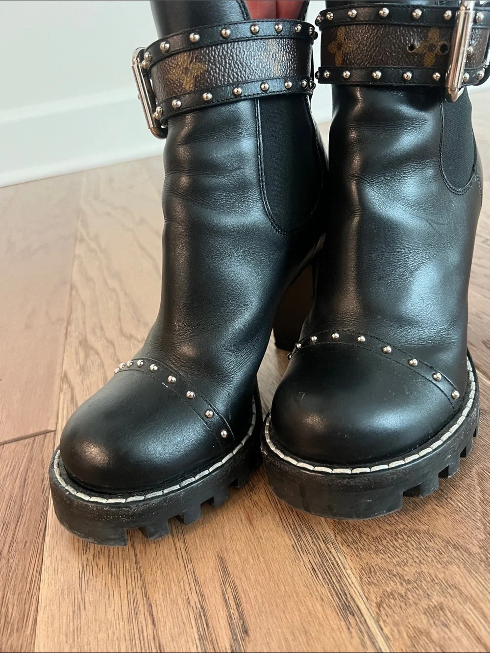 Louis Vuitton Star trail leather ankle boots 35.5