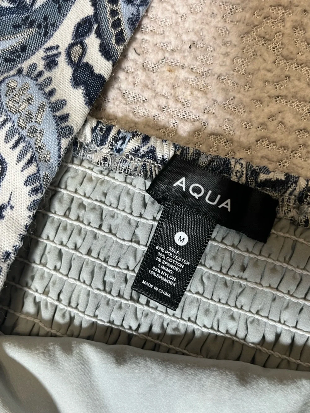 Aqua features square