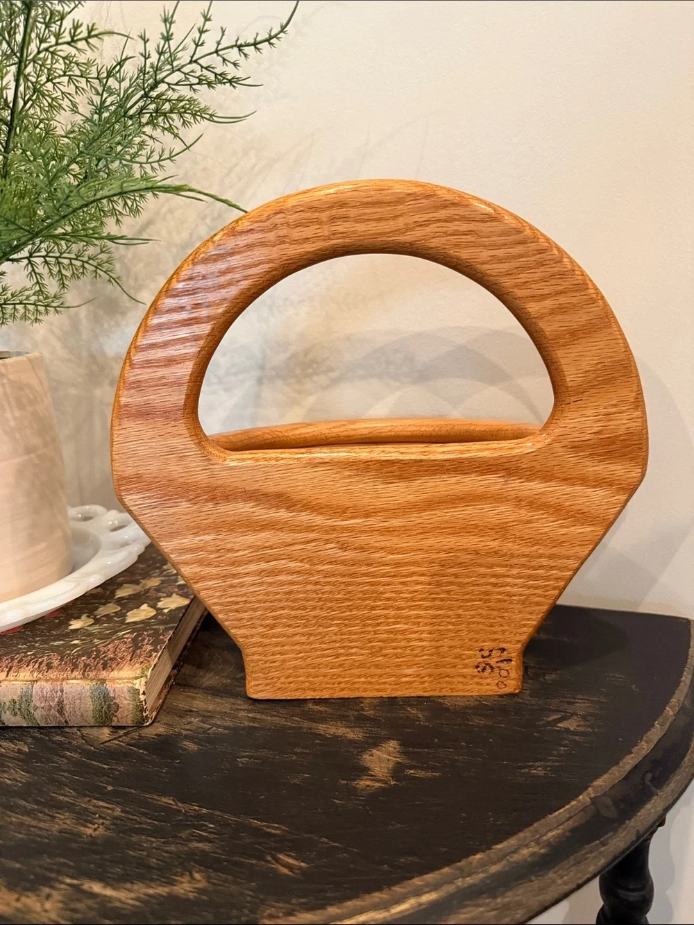 N/A elegant carved