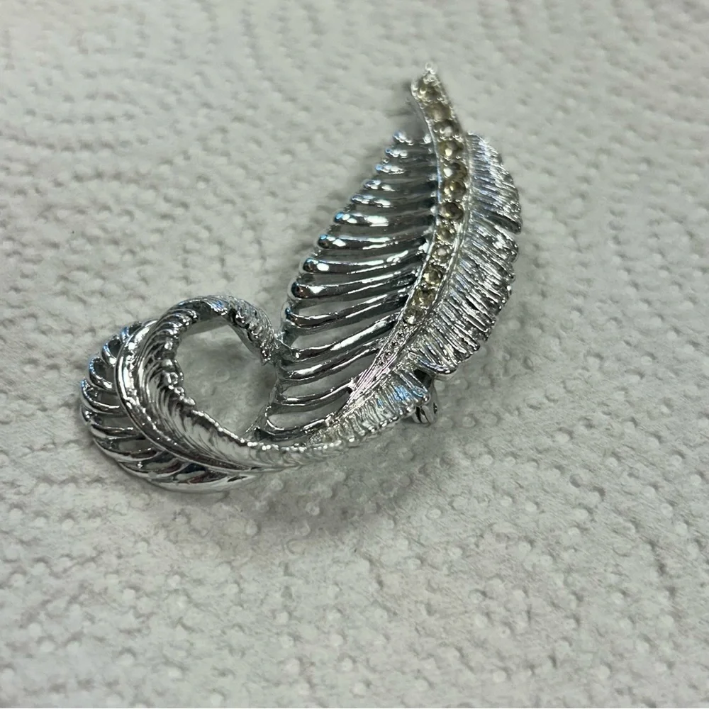 Vintage Elegant Silver Feather Brooch Rhinestones Costume Jewelry Nature Leaf