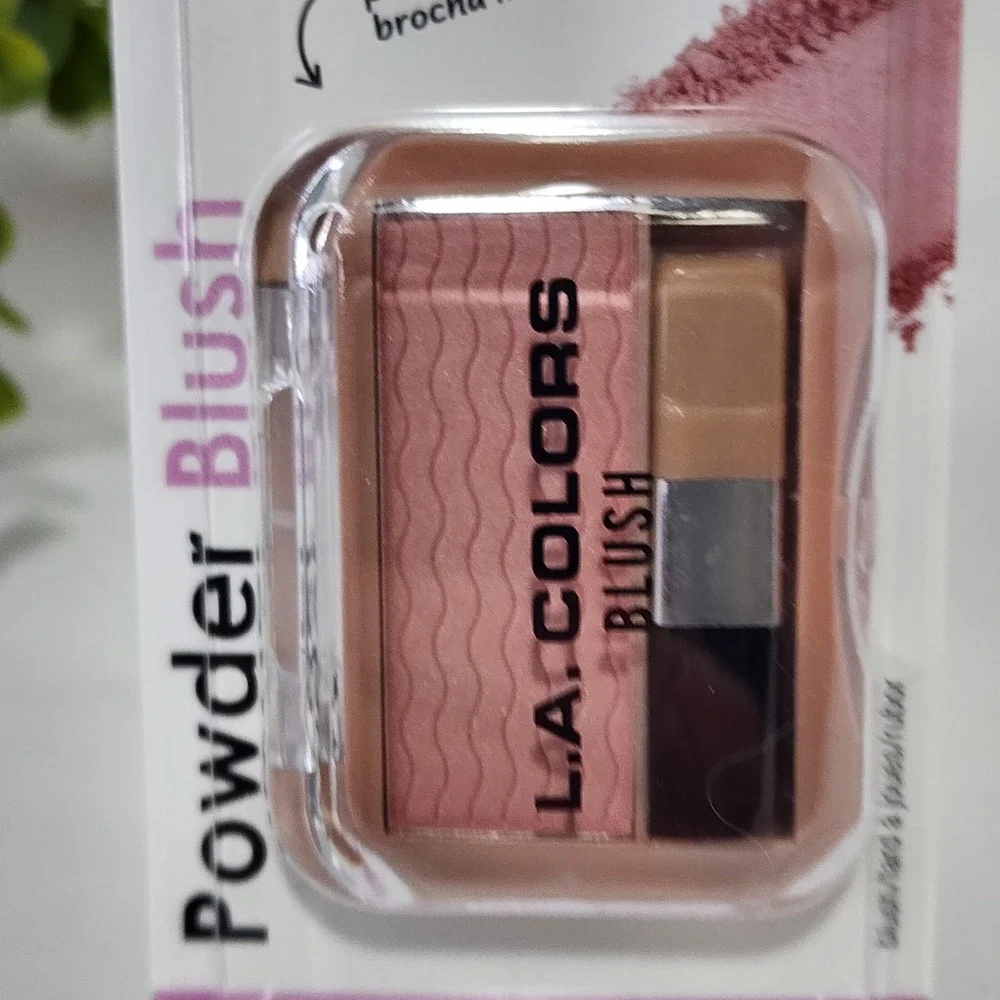 L.A. Colors colors powder