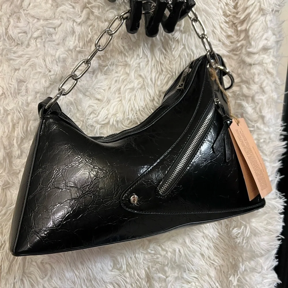 🖤🖤NWT- E/N EXPRESSIONS NYC SASSY/CLASSY BLACK SHOULDER BAG🖤🖤