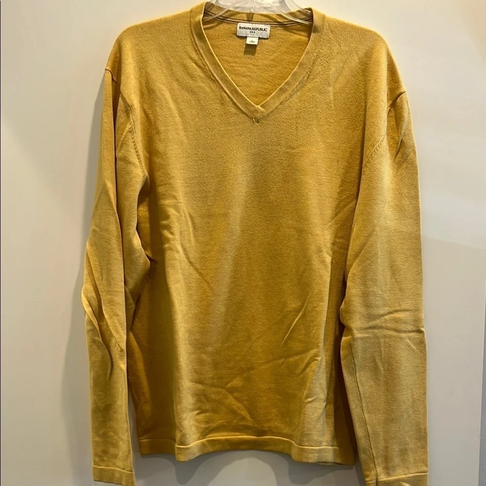 Banana Republic Men's Yellow V-Neck Sweater -size large 100%cotton