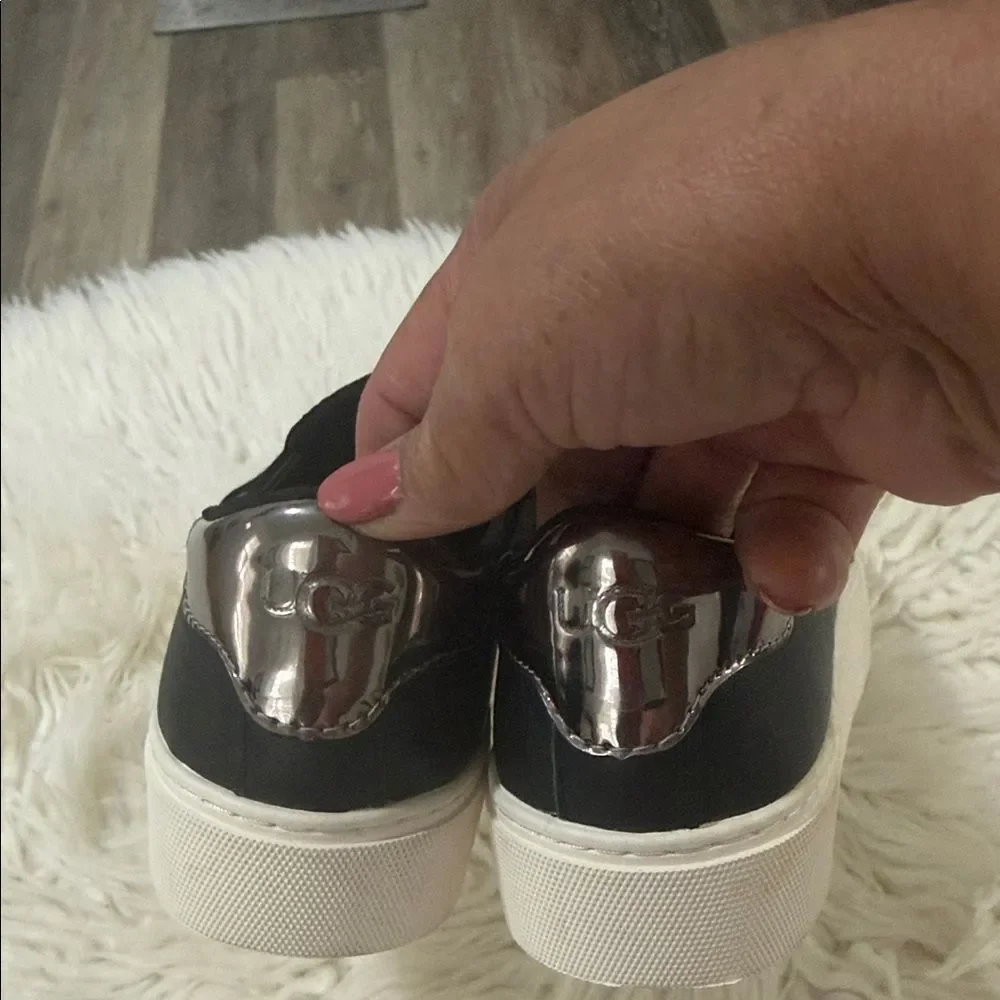 UGG stylish black