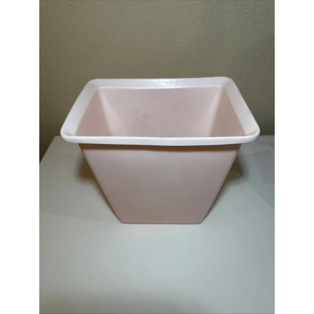 Rubbermaid vintage model