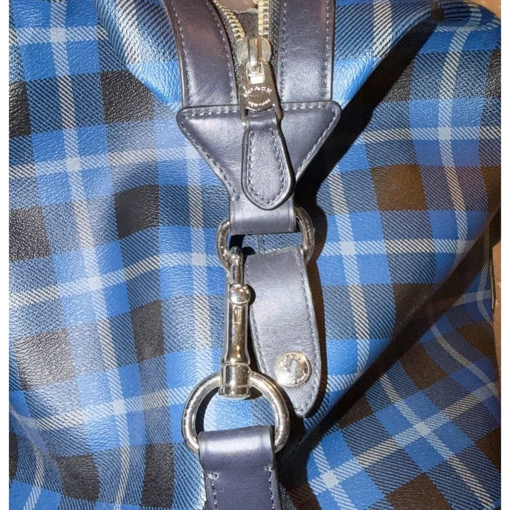 Coach wide handles