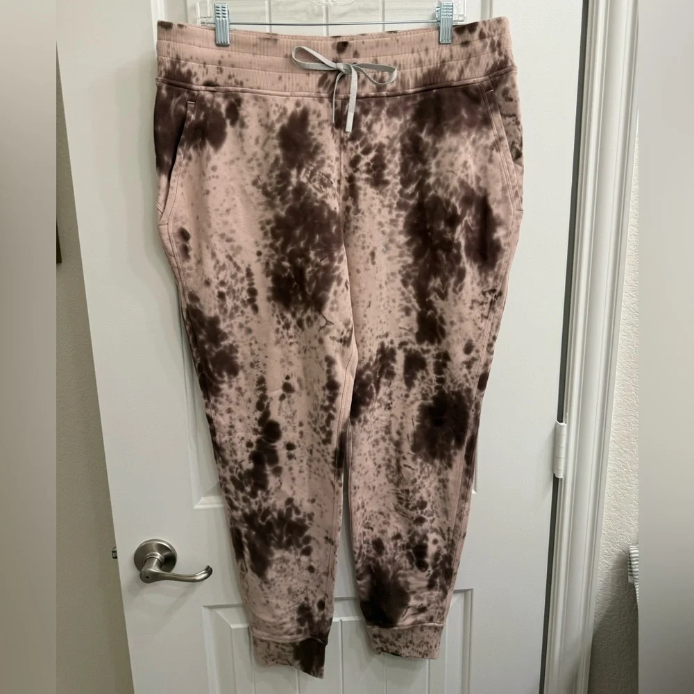 lululemon athletica stylish joggers