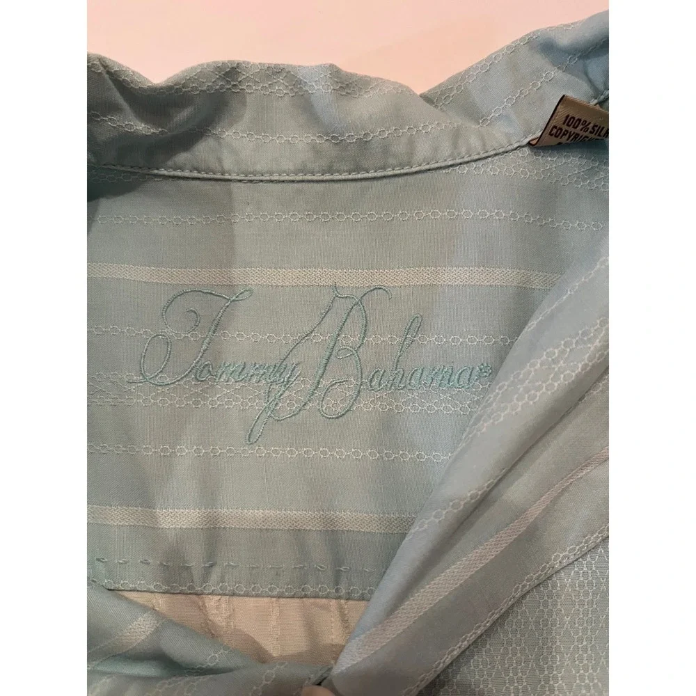 Tommy Bahama size short button