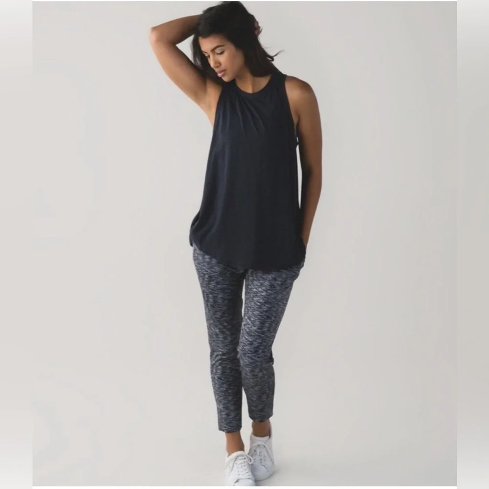LULULEMON Jet Crop Slim Size 8 Static White, EEUC
