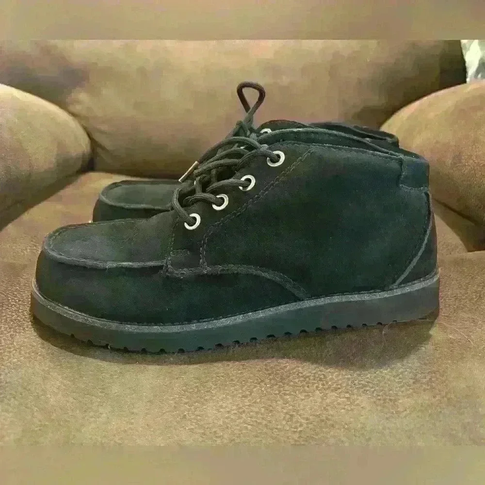 Koolaburra great preowned