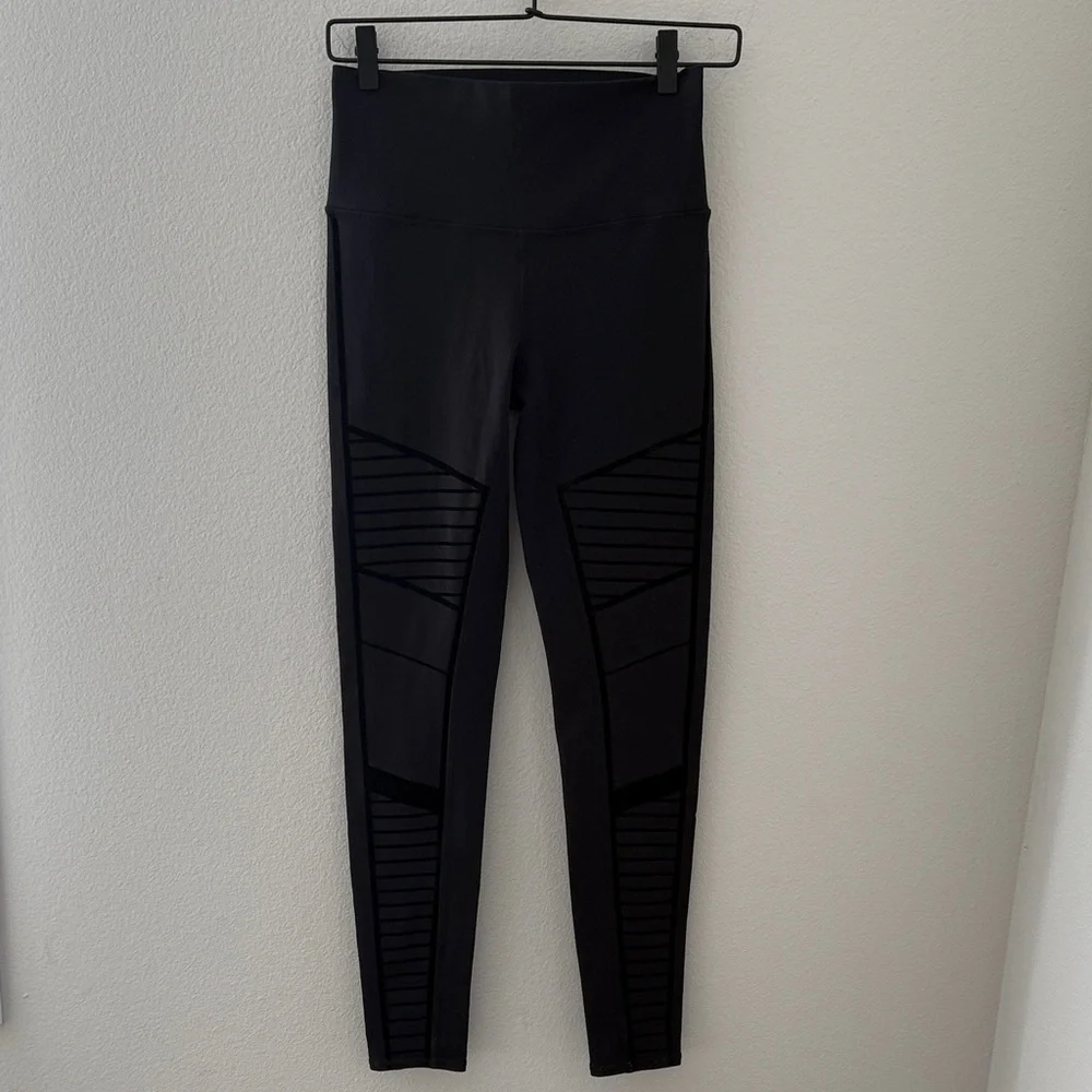 ALO Yoga sleek black