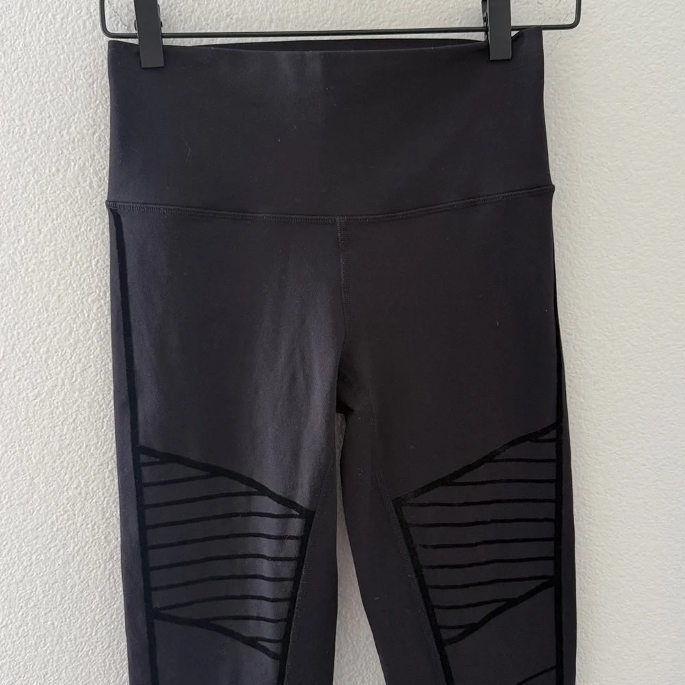 ALO Yoga sleek black