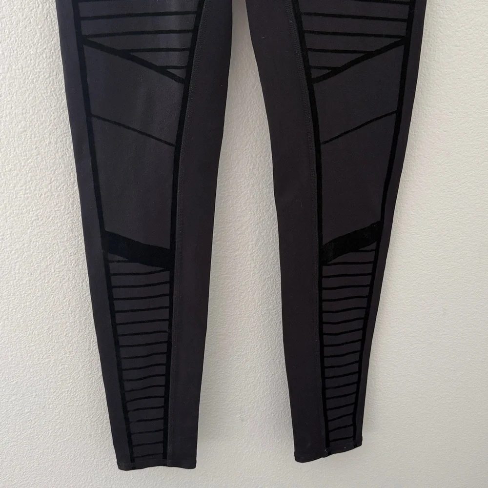 ALO Yoga sleek black