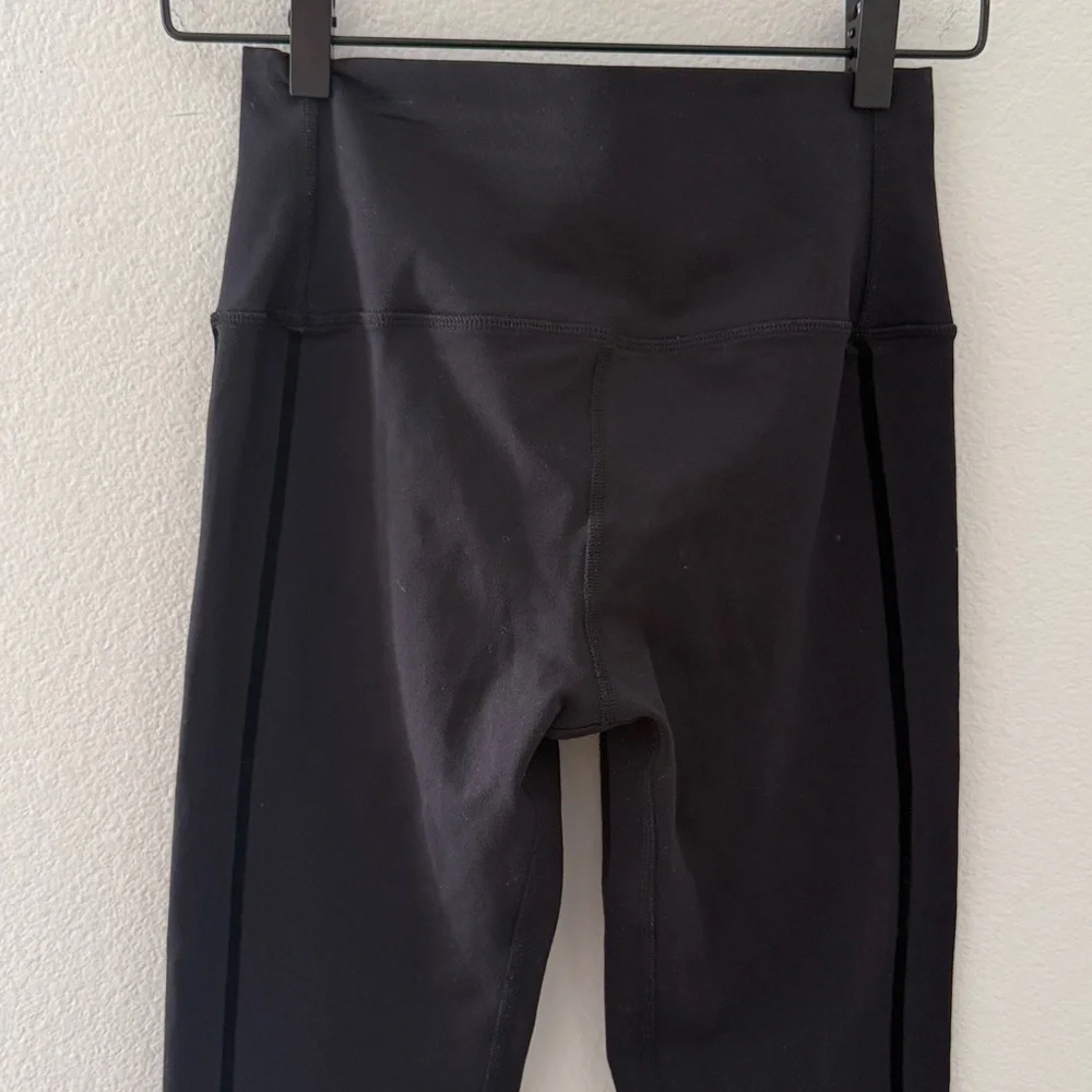 ALO Yoga sleek black