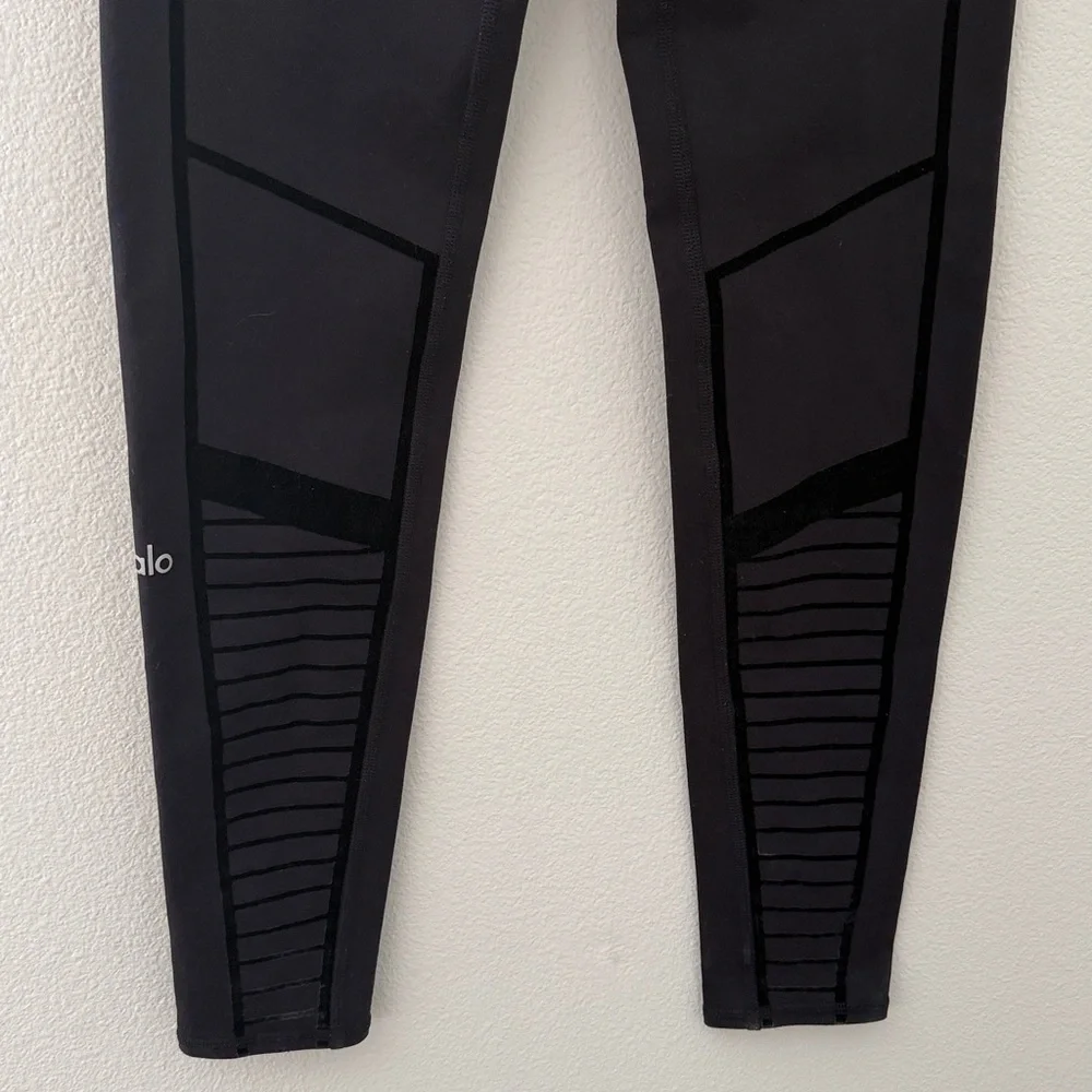 ALO Yoga sleek black