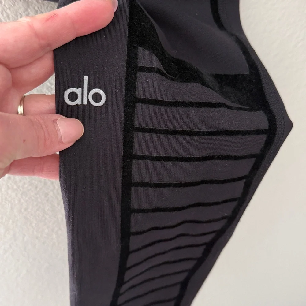 ALO Yoga sleek black