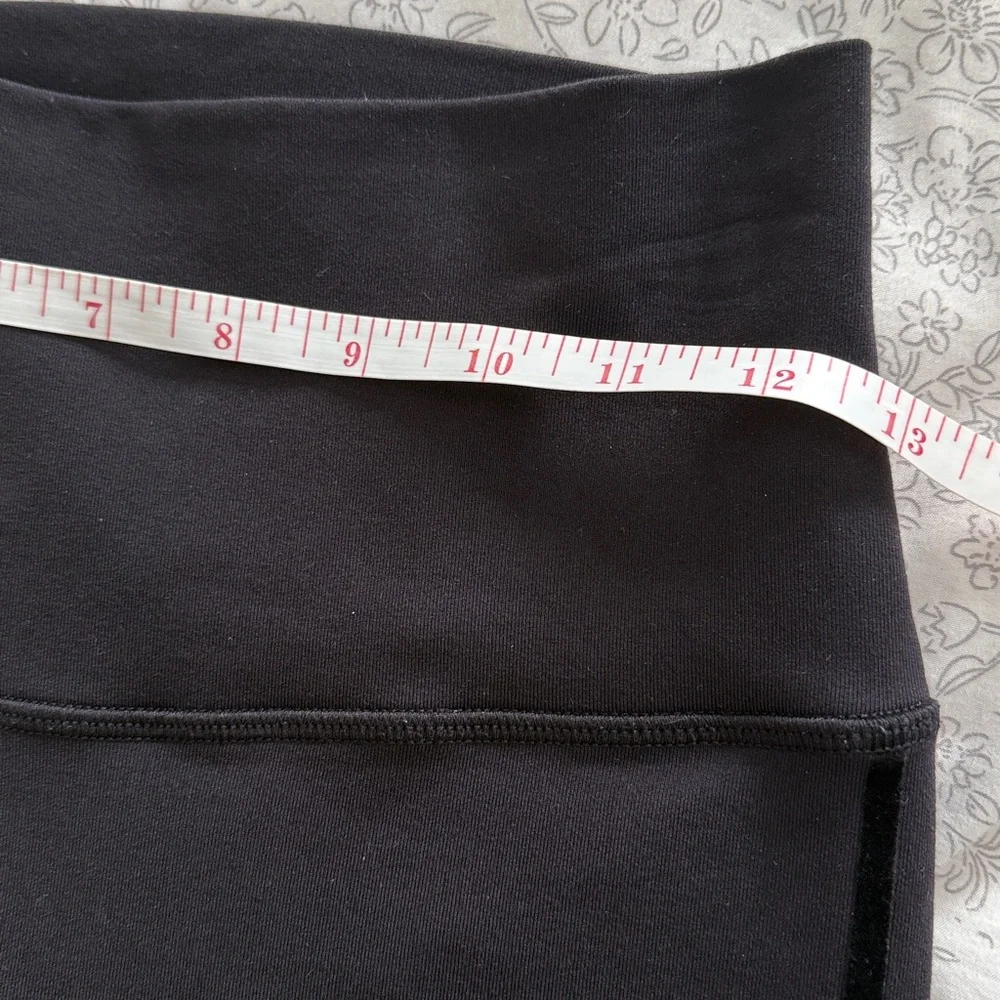 ALO Yoga sleek black