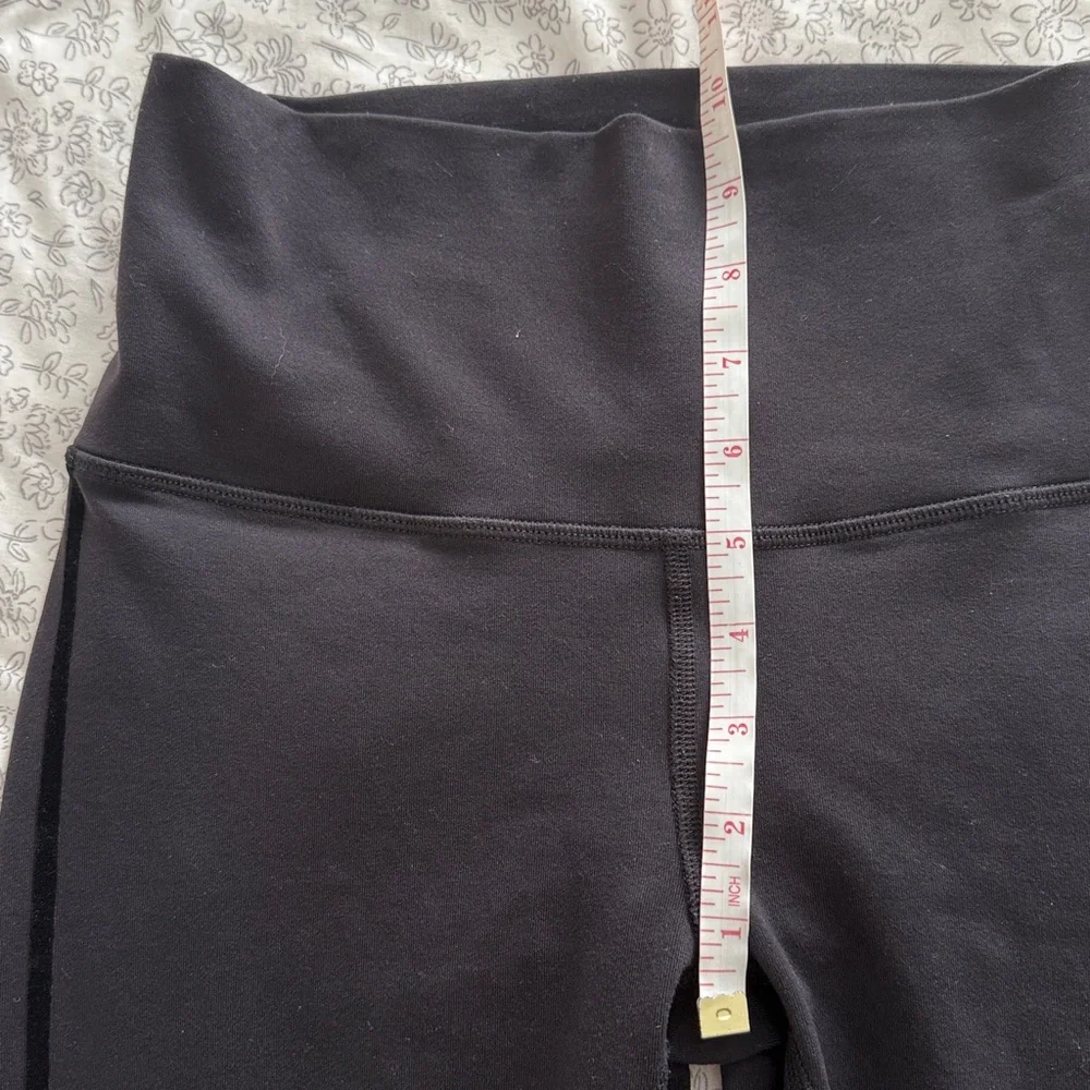 ALO Yoga sleek black