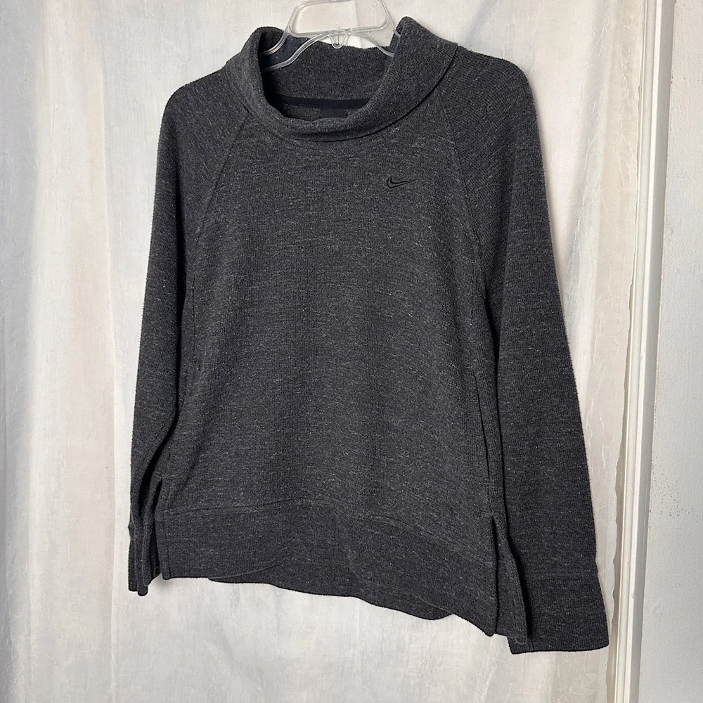3/$20‎ 💥 Nike Swoosh Women’s Gray Sweatshirt Sz Small Pull Over Gray Athleisure