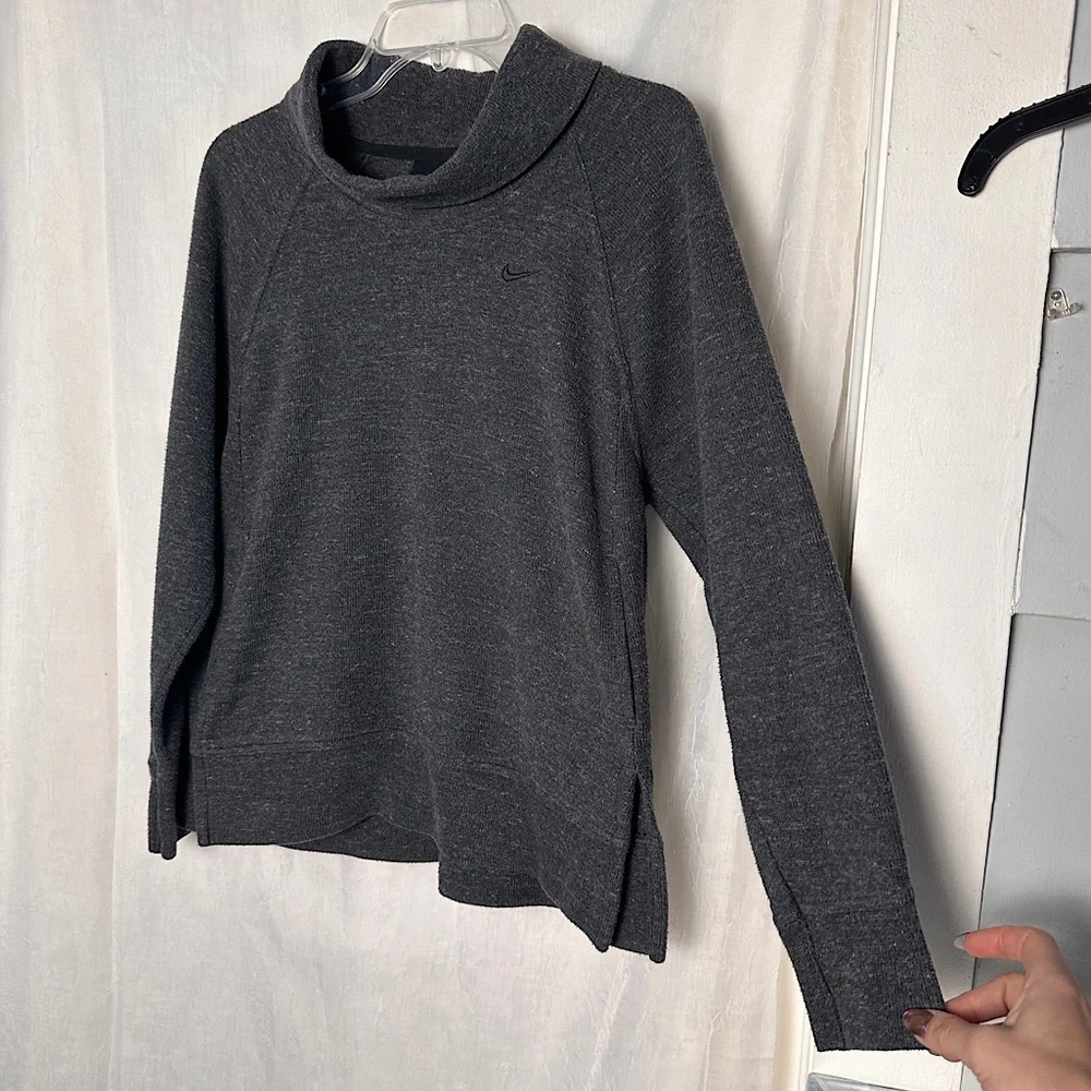 3/$20‎ 💥 Nike Swoosh Women’s Gray Sweatshirt Sz Small Pull Over Gray Athleisure