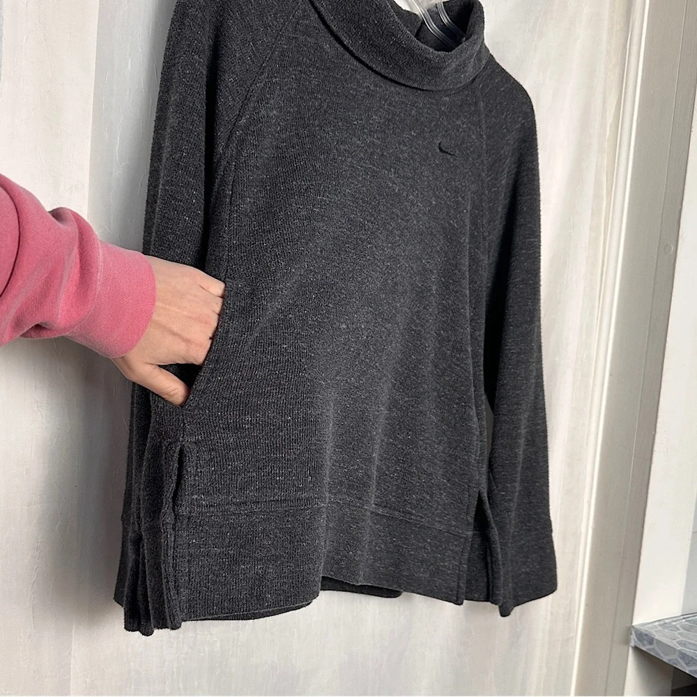 3/$20‎ 💥 Nike Swoosh Women’s Gray Sweatshirt Sz Small Pull Over Gray Athleisure