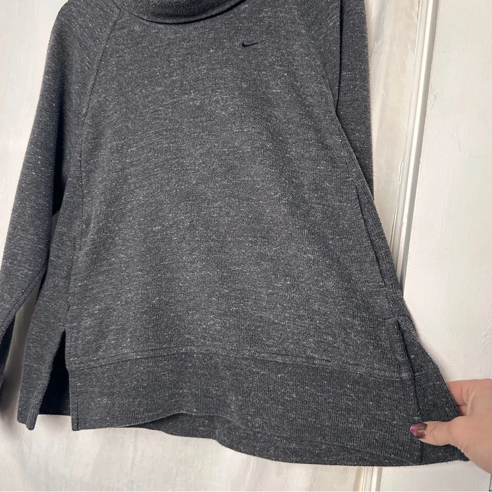 3/$20‎ 💥 Nike Swoosh Women’s Gray Sweatshirt Sz Small Pull Over Gray Athleisure