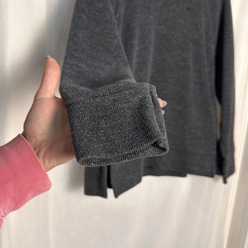 3/$20‎ 💥 Nike Swoosh Women’s Gray Sweatshirt Sz Small Pull Over Gray Athleisure