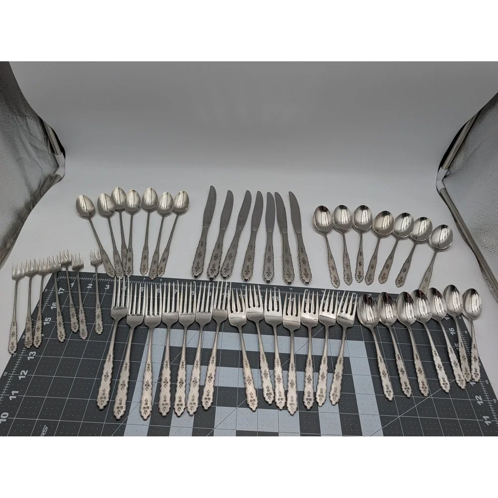Oneida Flatware Silver Distinction Deluxe Stainless Floral Bouquet 49 Piece Set