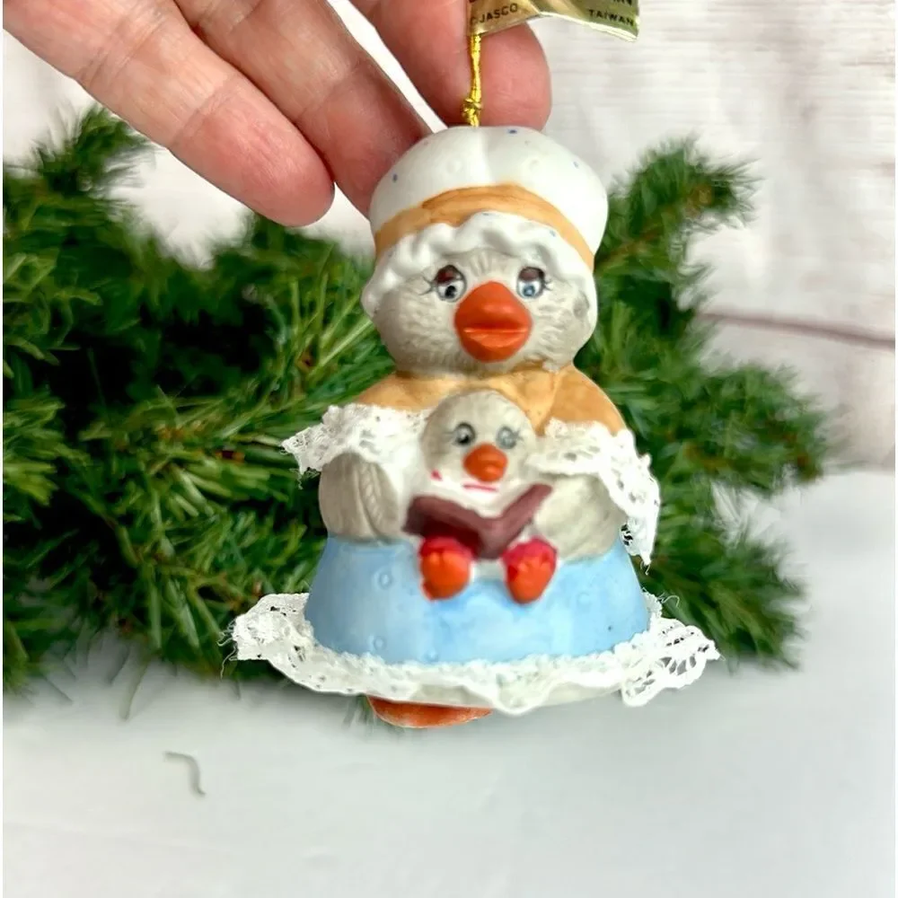 Jasco L’il Chimers Christmas Ornament Bell Mommy Duck with Baby Porcelain Vng